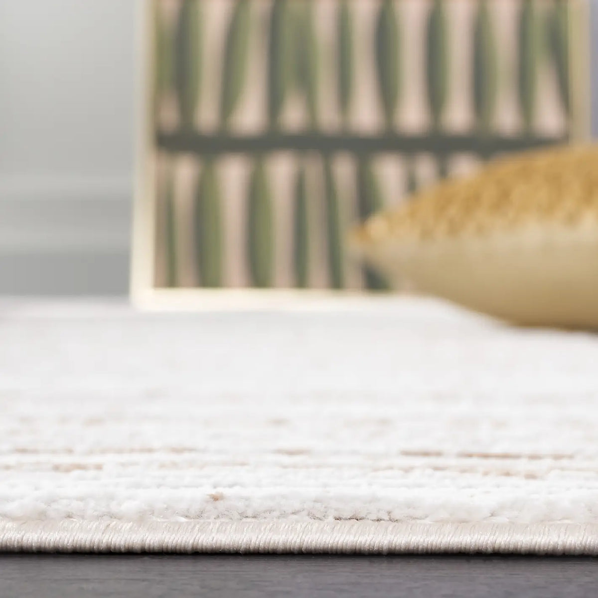 Safavieh Parker 4'-0" x 6'-0" Rug in Taupe / Gold