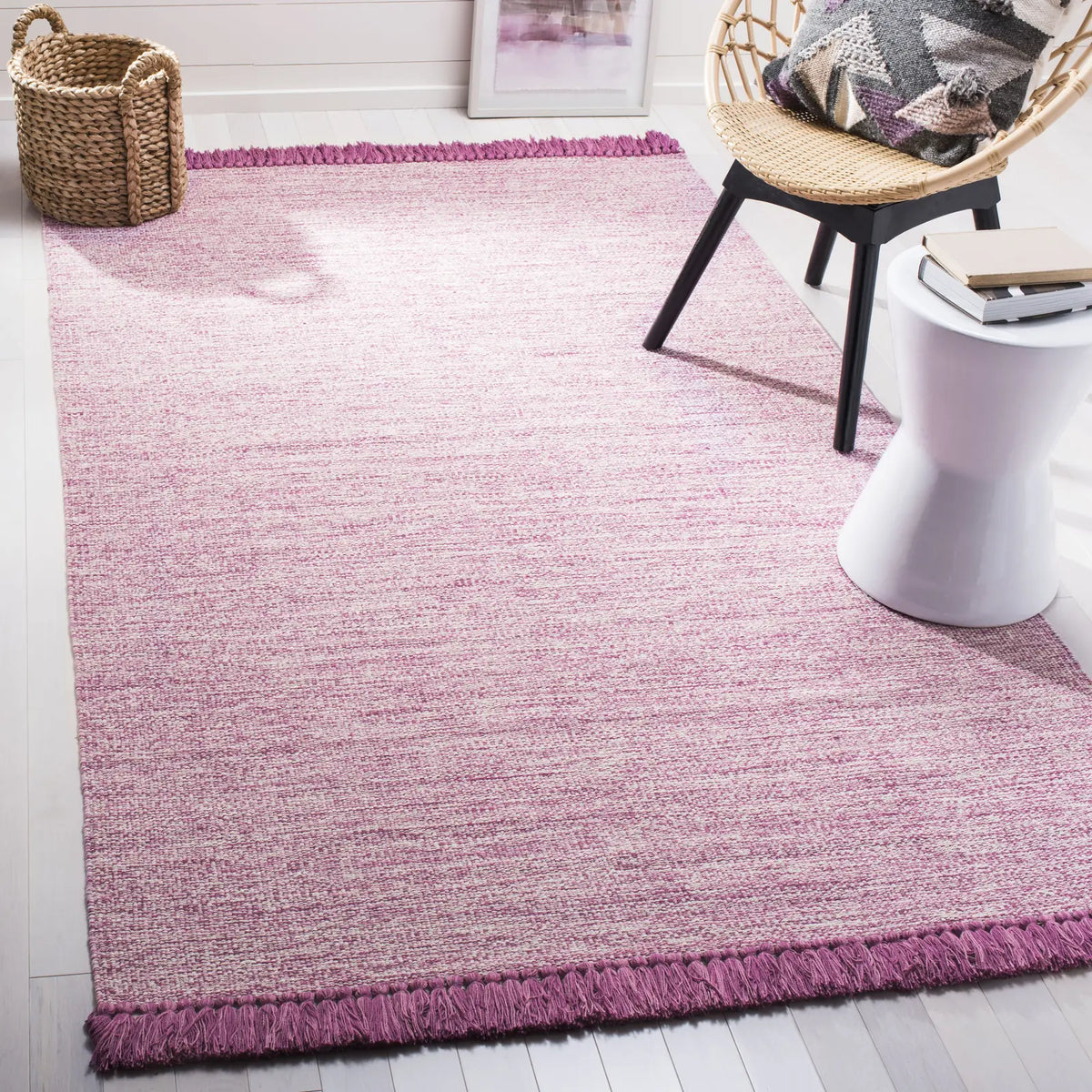 Safavieh Montauk 5'-0" x 8'-0" Rug in Pink