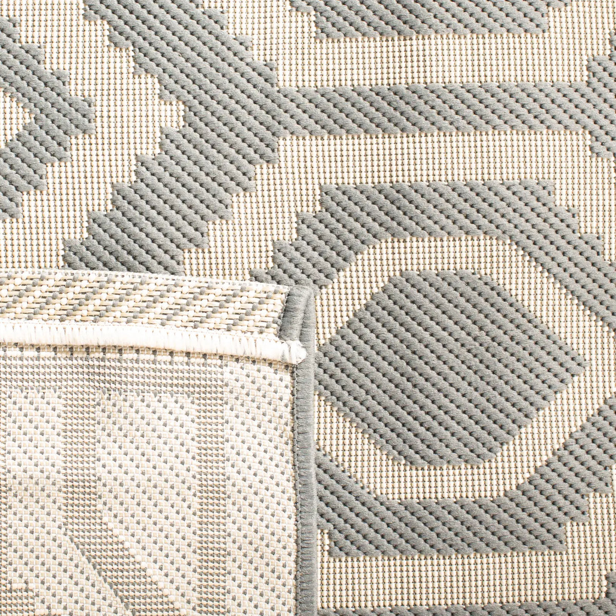 Safavieh Courtyard 5'-3" x 7'-7" Rug in Anthracite / Beige