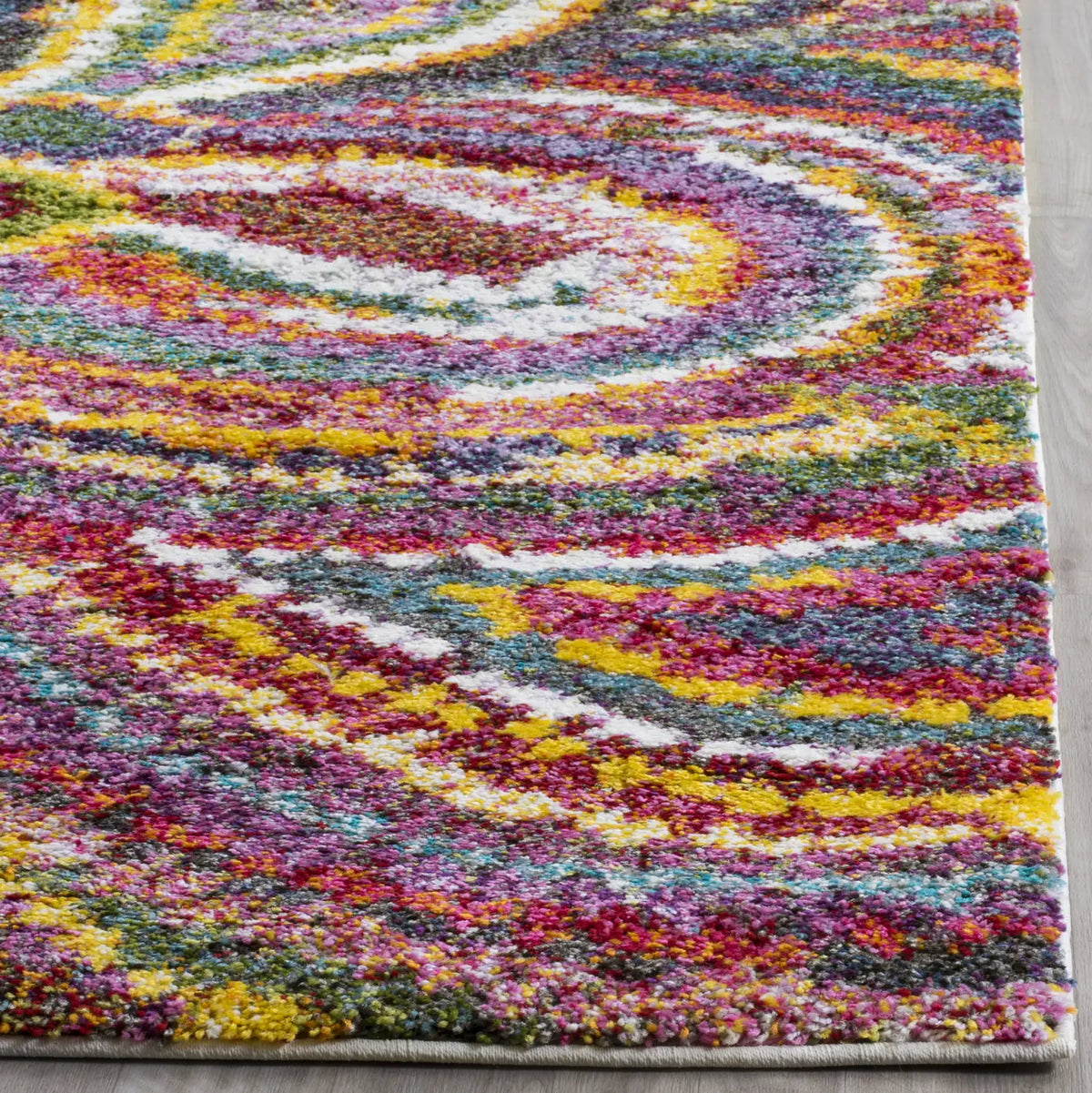 Safavieh Fiesta Shag 4'-0" x 6'-0" Rug in Multi