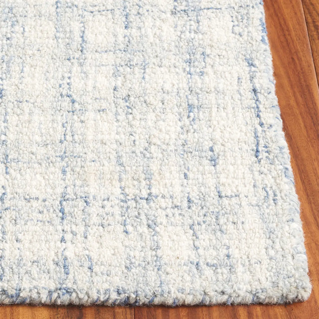 Safavieh Ebony 4'-0" x 6'-0" Rug in Blue / Ivory