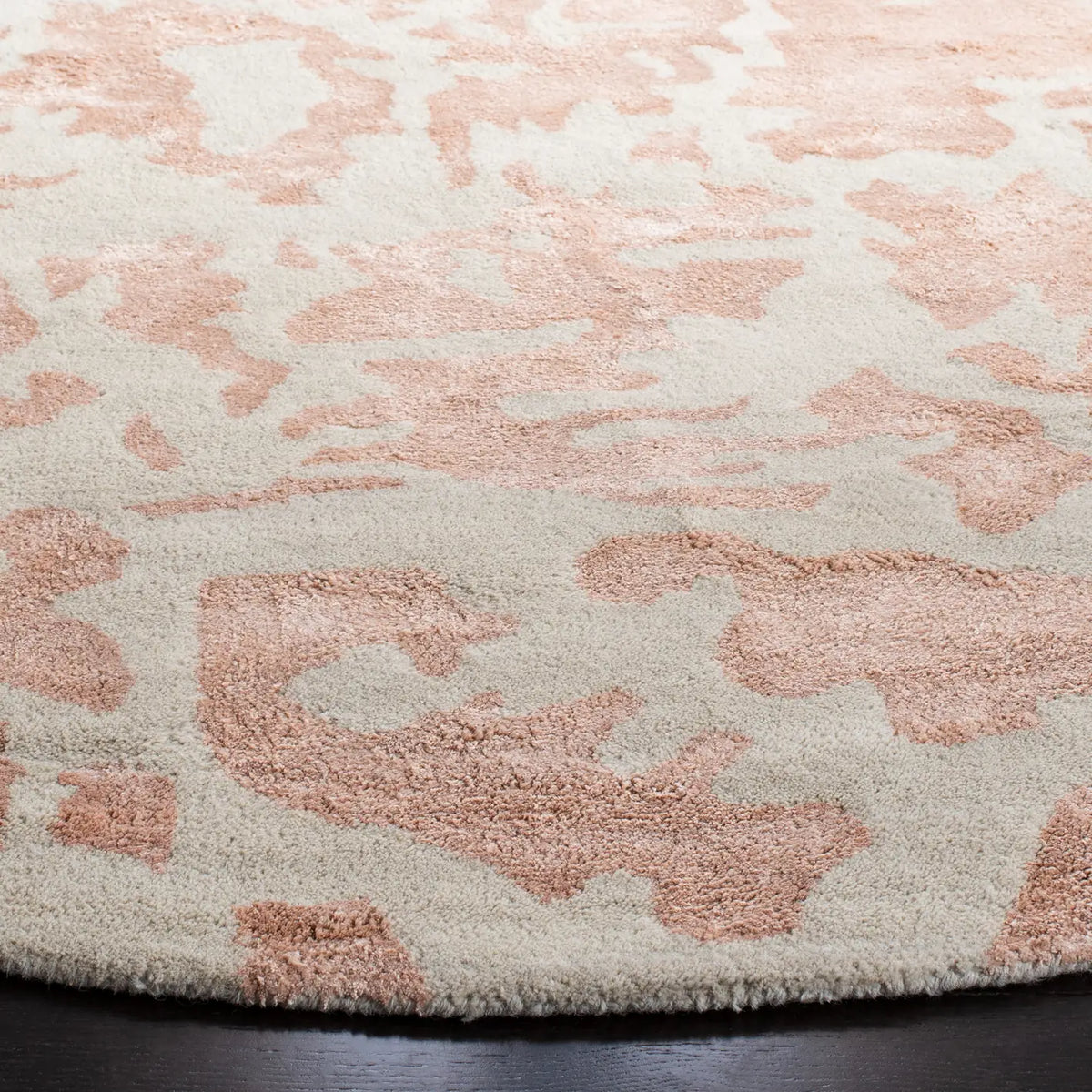 Safavieh Soho 6'-0" x 6'-0" Rug in Ivory