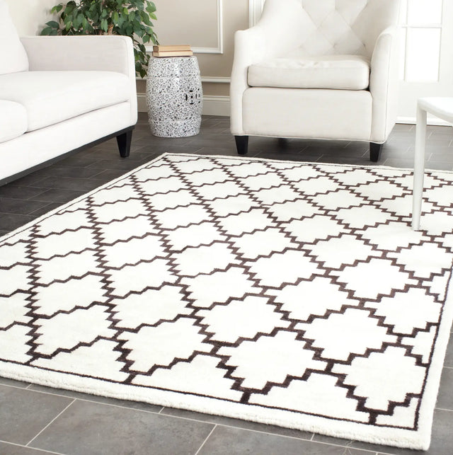 Safavieh Mosaic 4'-0" x 6'-0" Rug in Beige / Charcoal