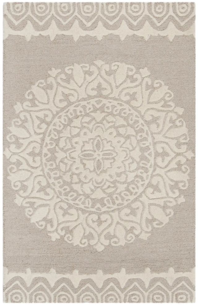 Safavieh Bella 2'-6" x 4'-0" Rug in Beige / Ivory