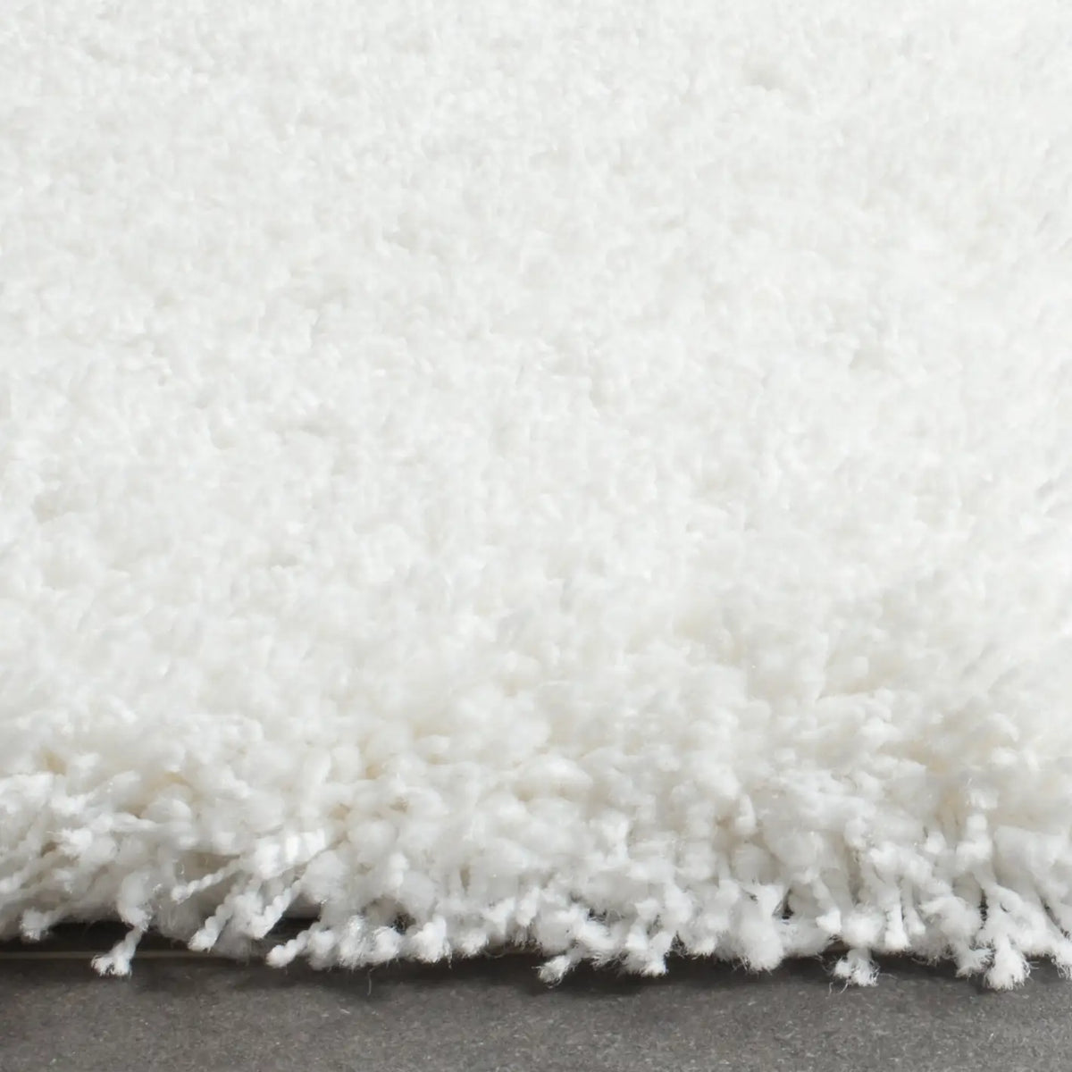 Safavieh Santa Monica Shag 9'-6" x 13'-0" Rug in White