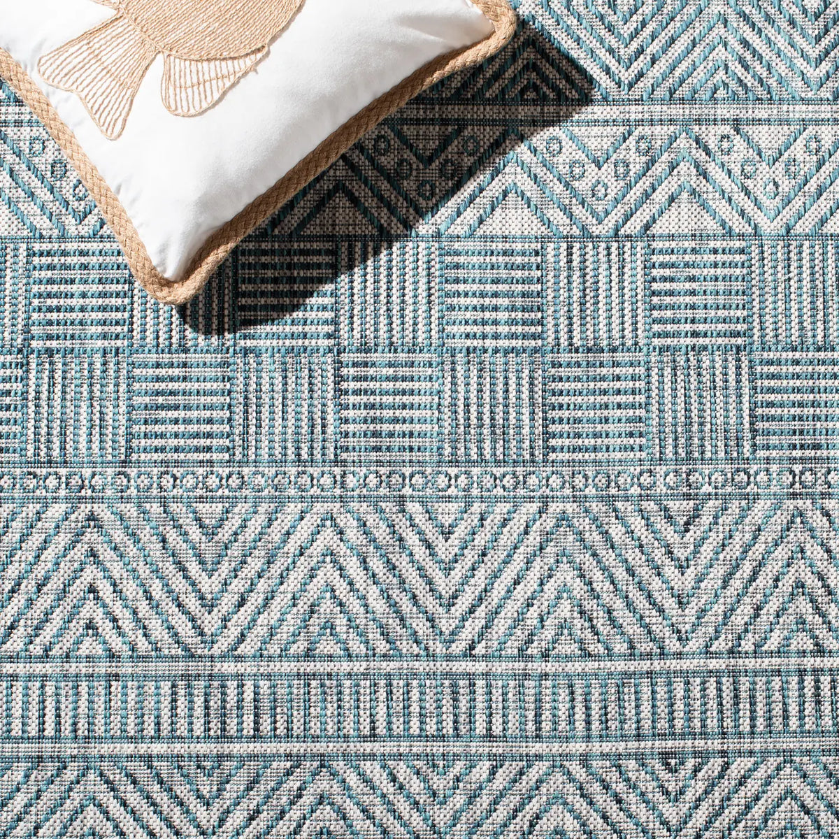 Safavieh Courtyard 4'-0" x 5'-7" Rug in Grey / Teal