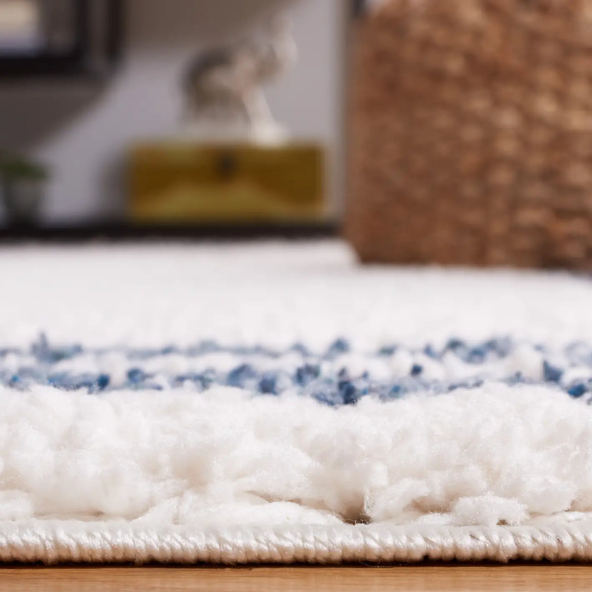 Safavieh Calico Shag 4'-0" x 6'-0" Rug in Ivory / Blue