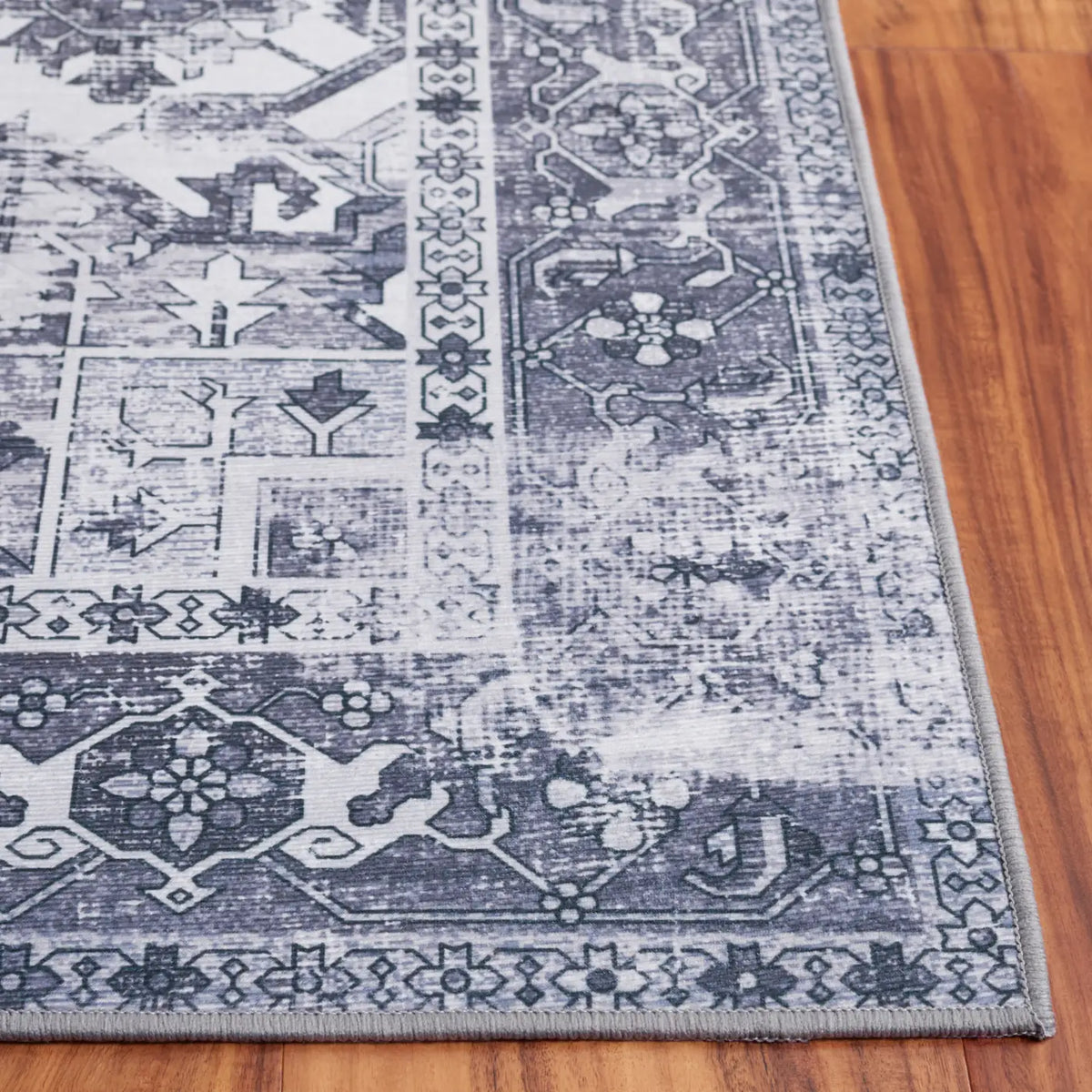 Safavieh Tucson 4'-0" x 6'-0" Rug in Grey