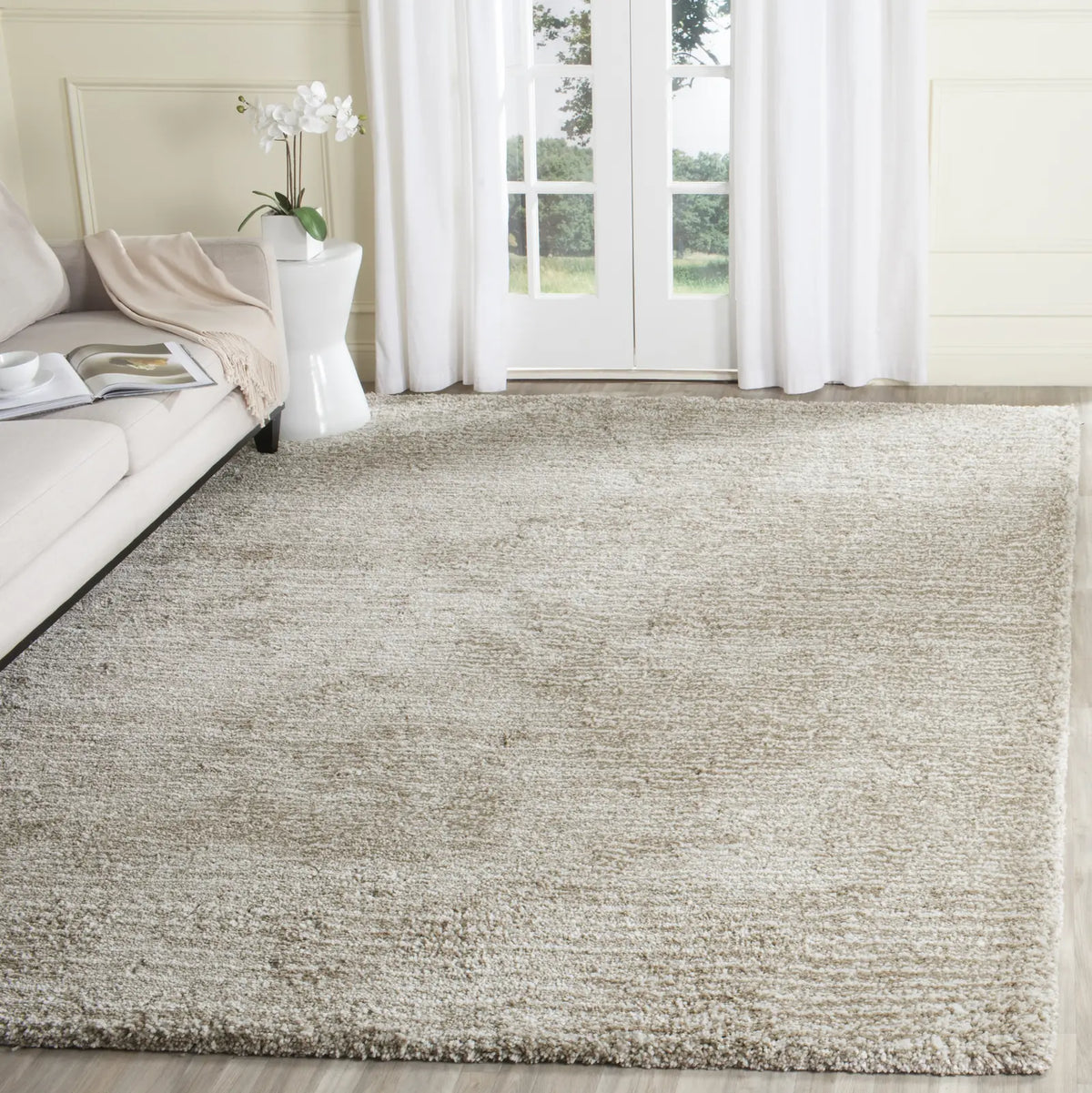 Safavieh Ultimate Shag 6'-0" x 9'-0" Rug in Sand / Ivory