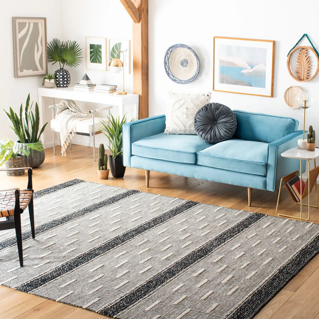 Safavieh Striped Kilim 6'-0" x 9'-0" Rug in Black / Ivory