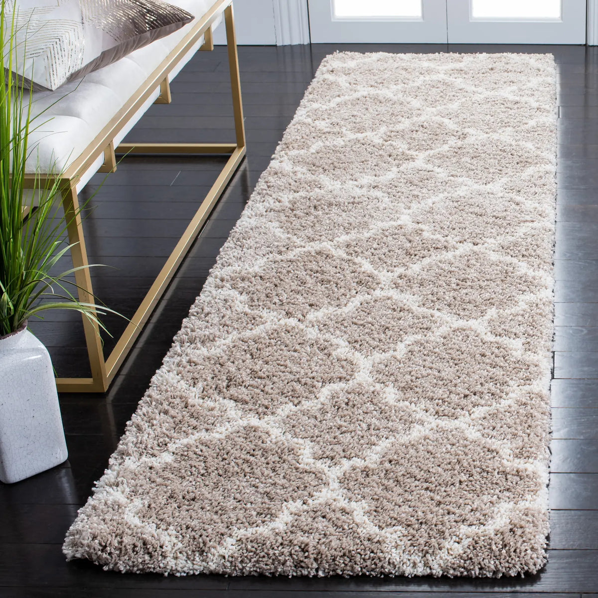 Safavieh Hudson Shag 2'-3" x 8'-0" Rug in Beige / Ivory