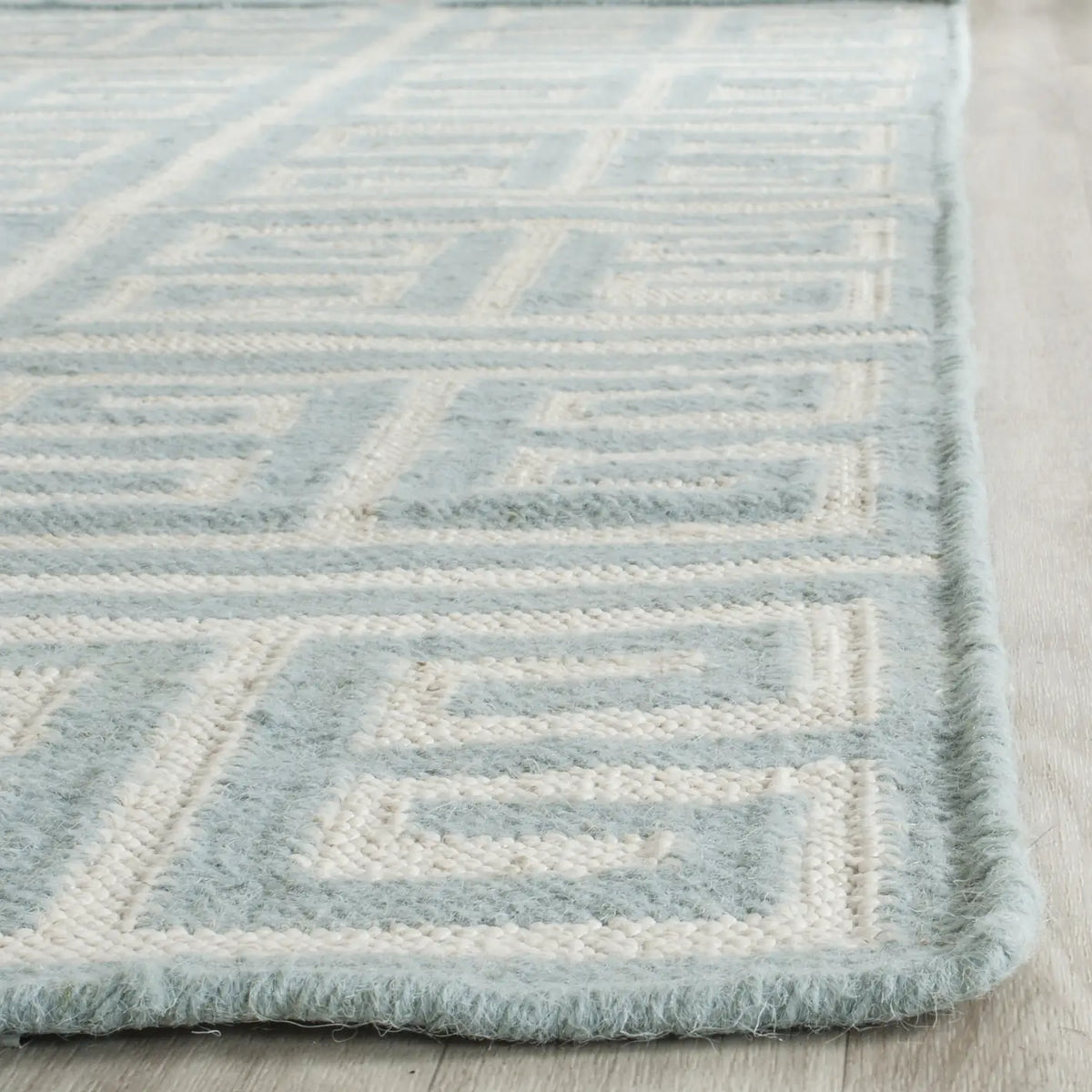 Safavieh Dhurries 3'-0" x 5'-0" Rug in Blue / Ivory