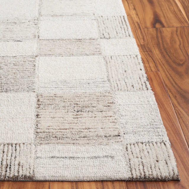 Safavieh Pine 4'-0" x 6'-0" Rug in Beige / Brown