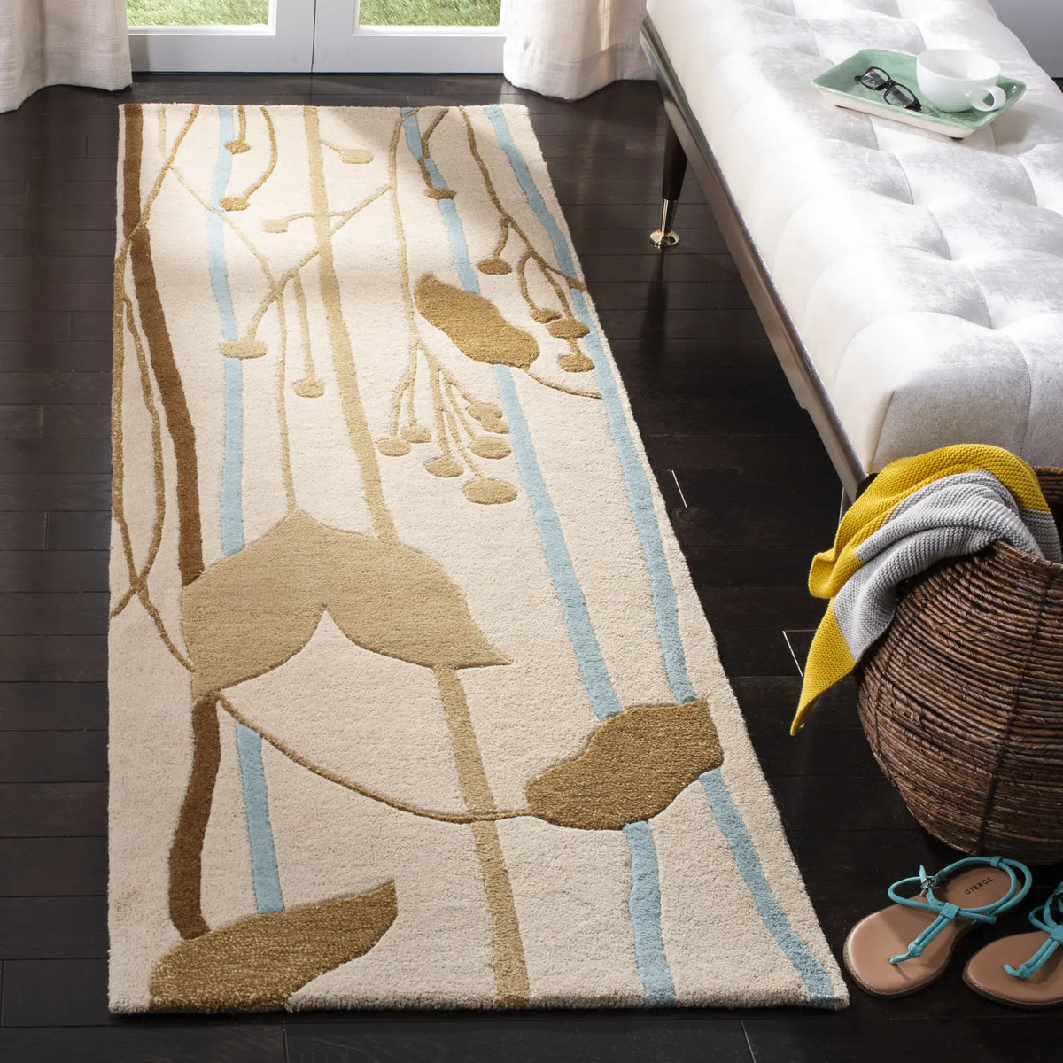 Safavieh Soho 2'-6" x 8'-0" Rug in Beige / Multi