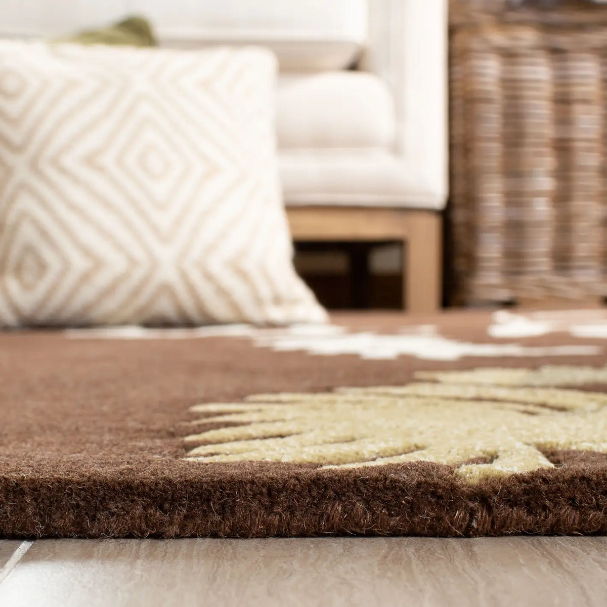 Safavieh Soho 5'-0" x 8'-0" Rug in Brown