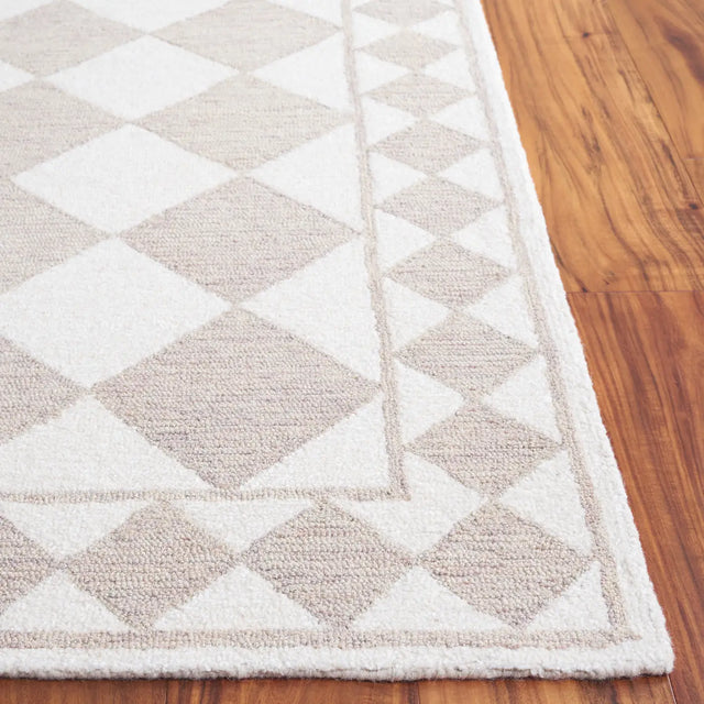 Safavieh Ebony 4'-0" x 6'-0" Rug in Light Brown / Ivory