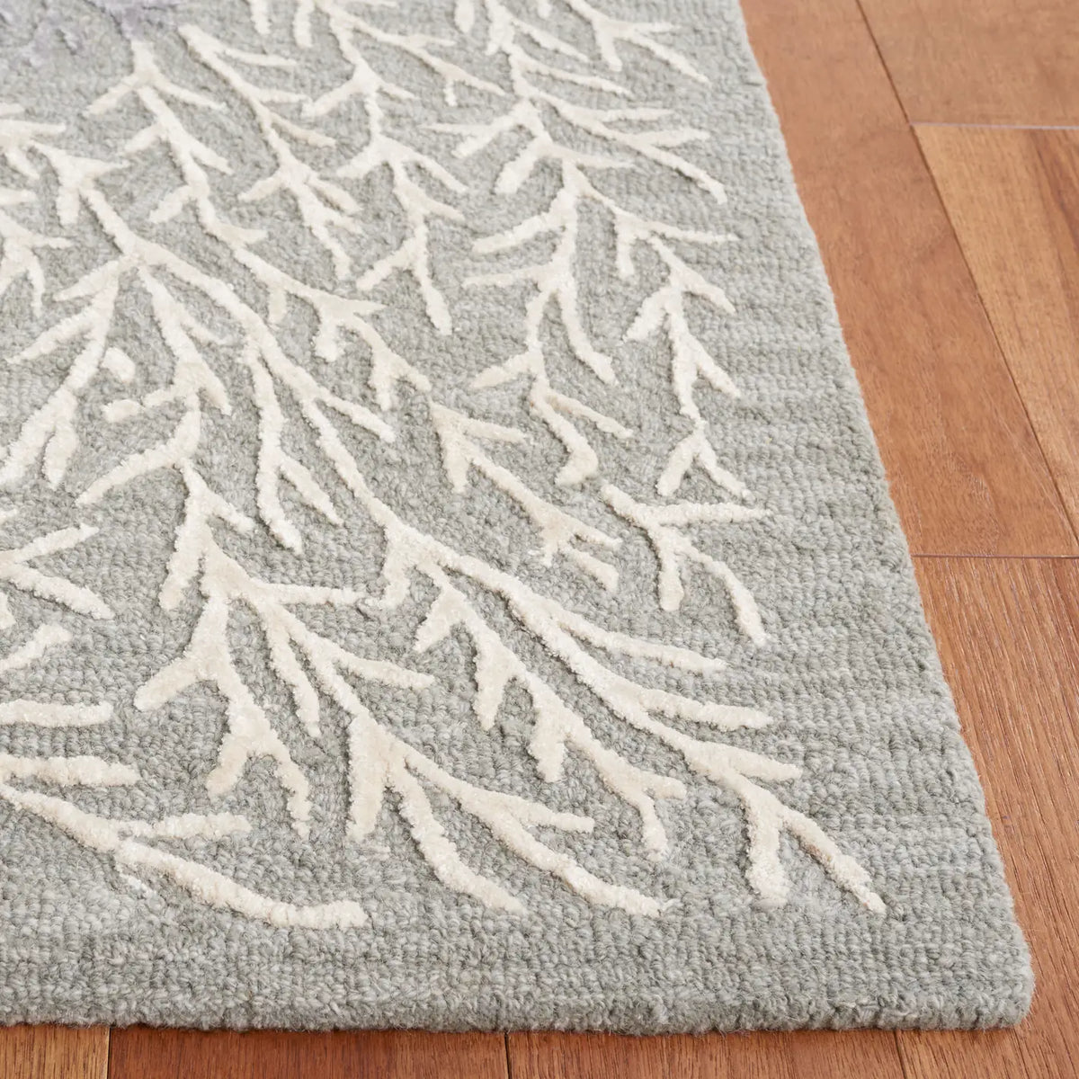 Safavieh Soho 4'-0" x 6'-0" Rug in Grey / Ivory