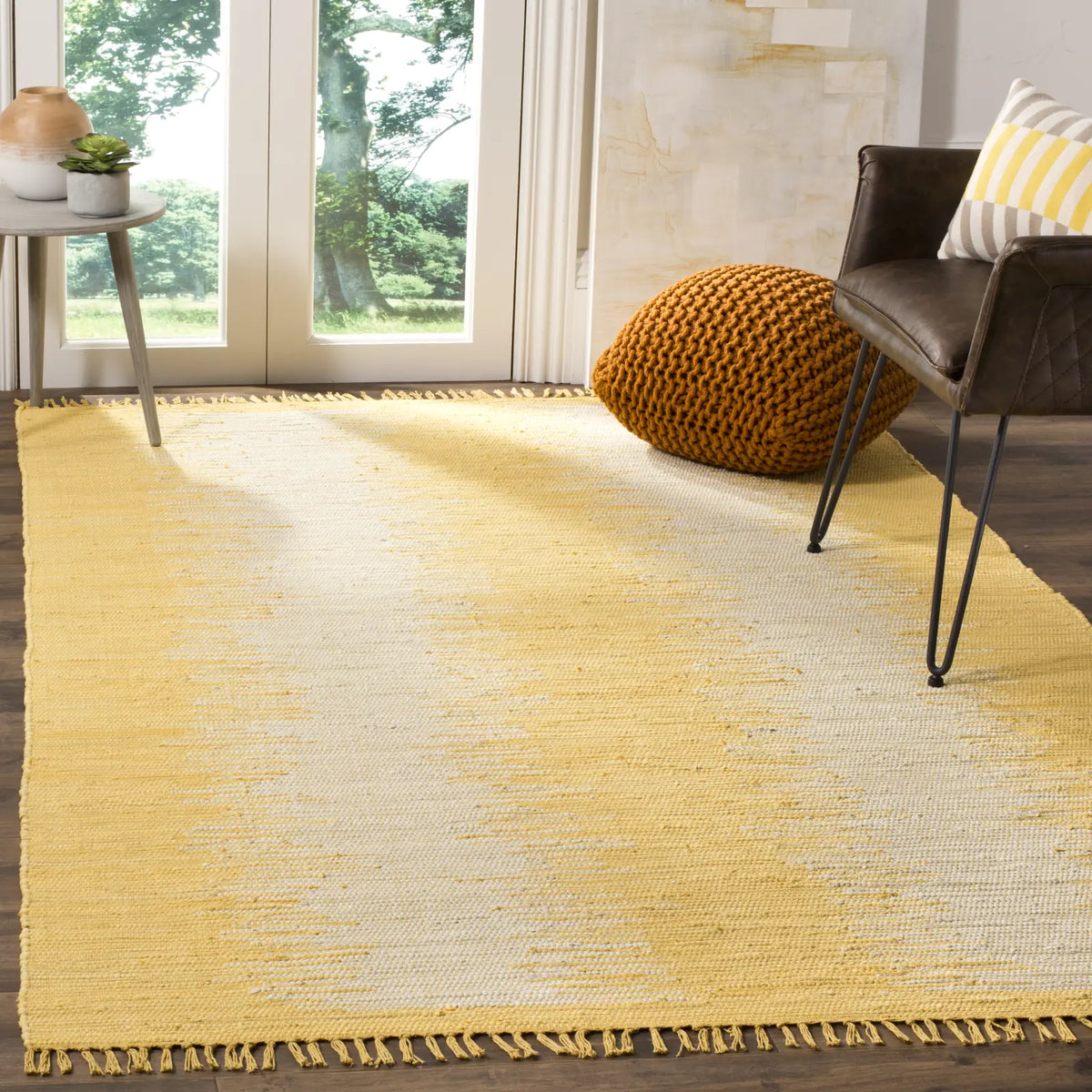 Safavieh Montauk 4'-0" x 6'-0" Rug in Gold