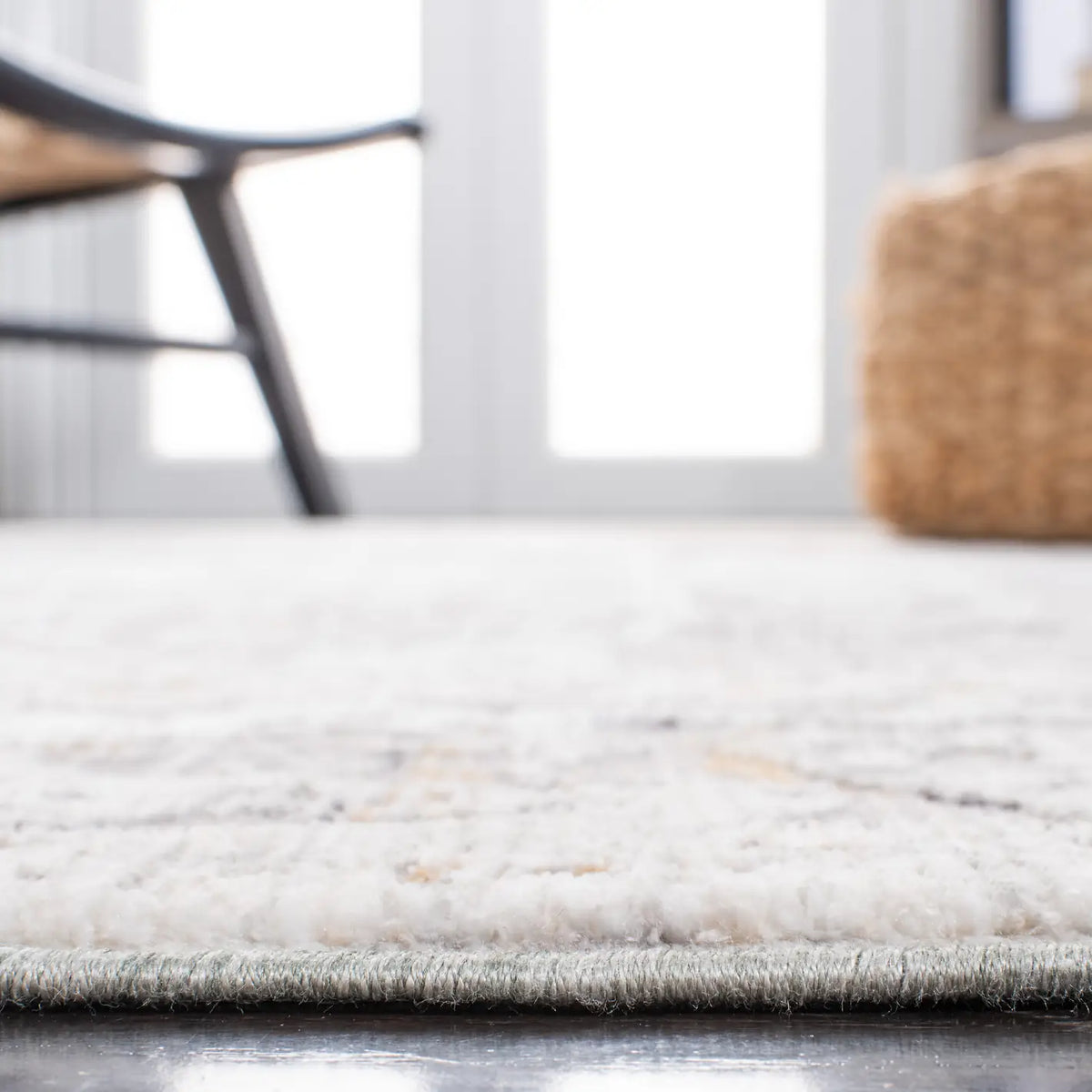 Safavieh Sabrina 800 5'-0" x 8'-0" Rug in Ivory / Light Grey