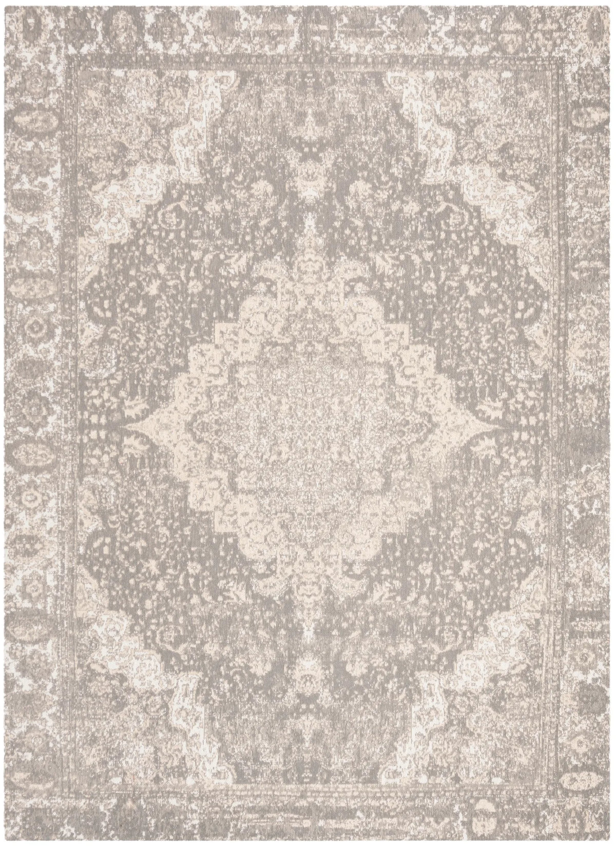 Safavieh Classic Vintage 5'-0" x 8'-0" Rug in Silver