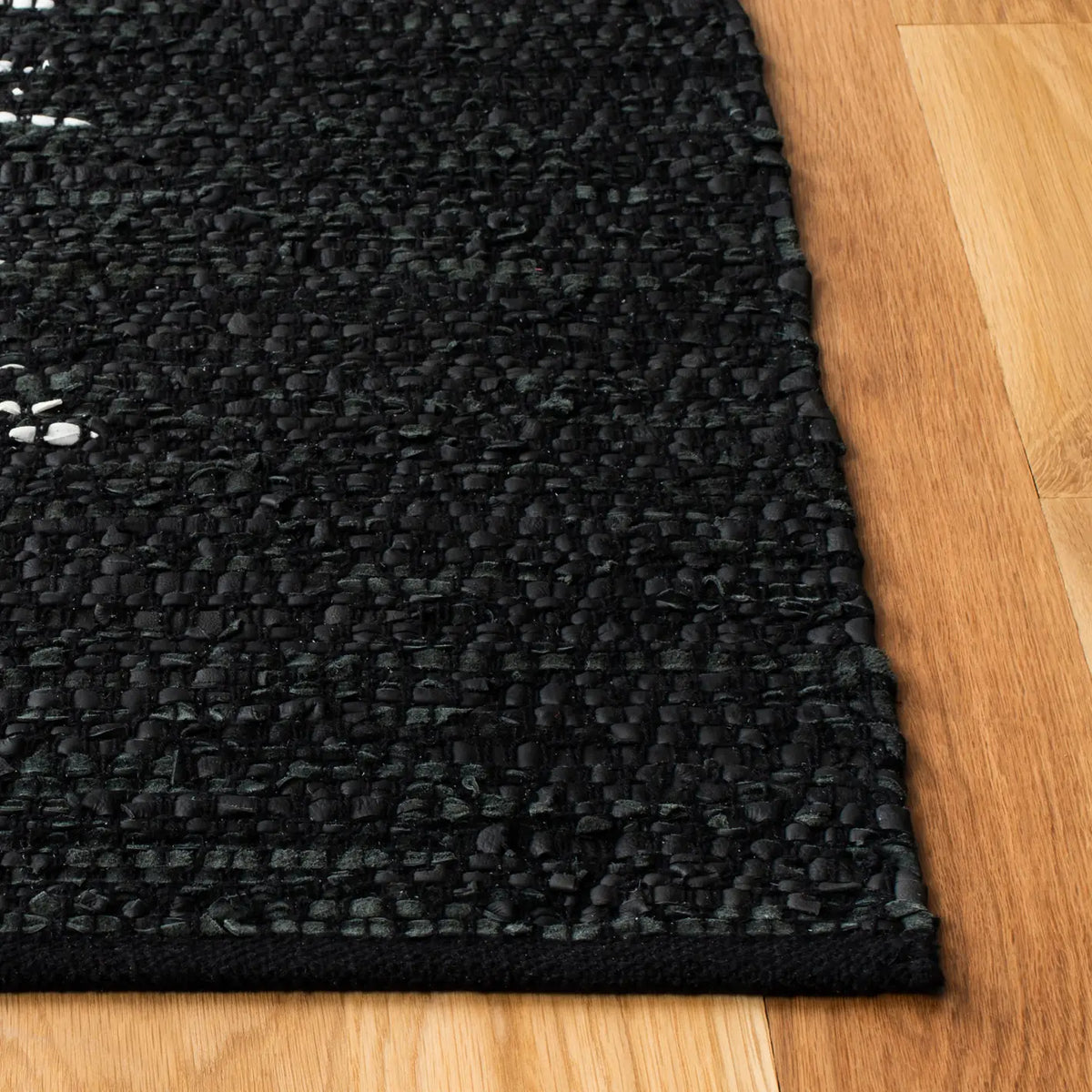 Safavieh Vintage Leather 4'-0" x 6'-0" Rug in Light Grey / Black