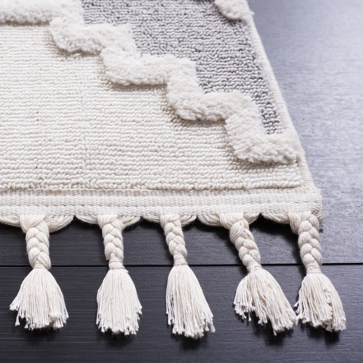 Safavieh Marrakesh 4'-0" x 6'-0" Rug in Ivory / Grey