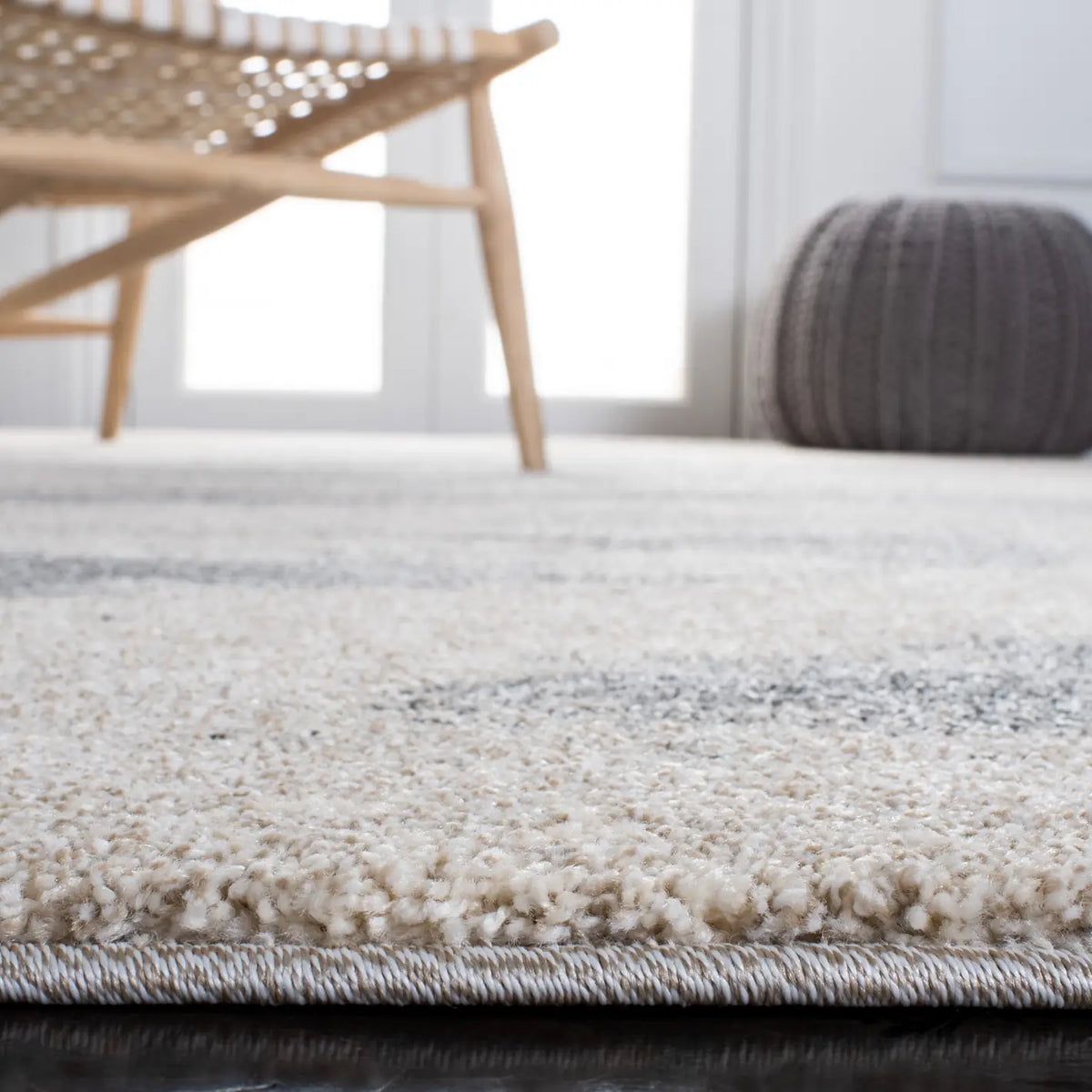 Safavieh Retro 4'-0" x 6'-0" Rug in Beige / Grey