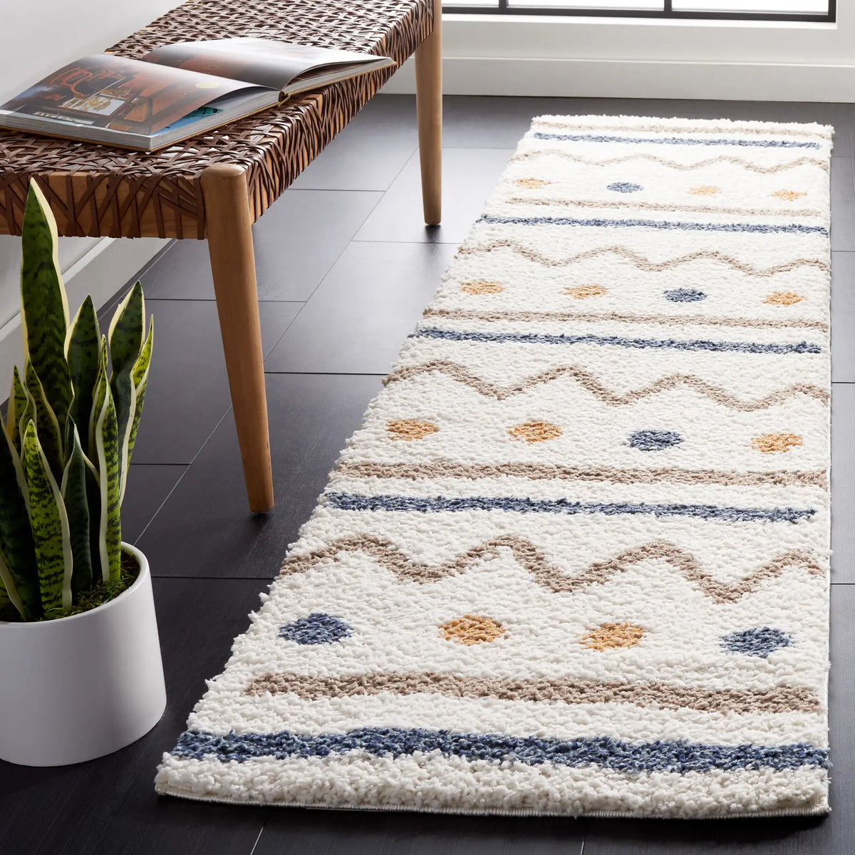 Safavieh Calico Shag 2'-2" x 8'-0" Rug in Ivory / Taupe