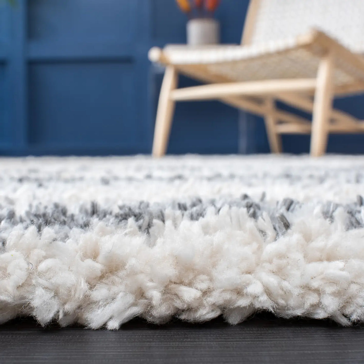 Safavieh Fontana Shag 800 4'-0" x 6'-0" Rug in Grey / Ivory