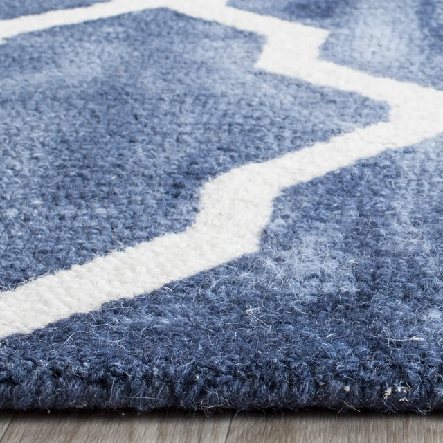 Safavieh Dip Dye 2'-3" x 6'-0" Rug in Navy / Ivory