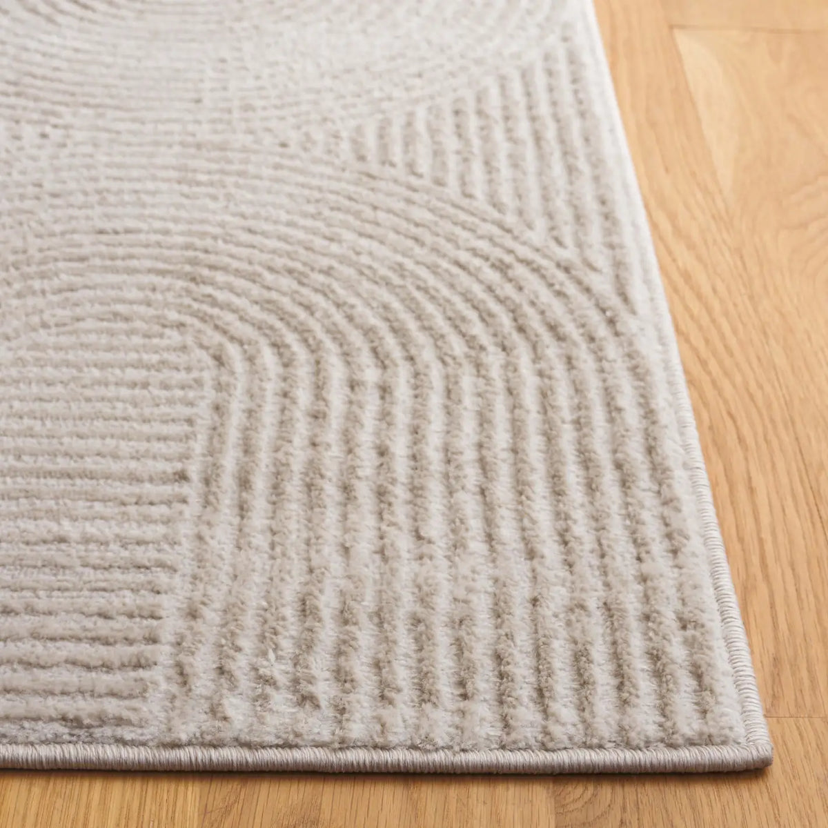 Safavieh Saylor 100 4'-0" x 6'-0" Rug in Beige