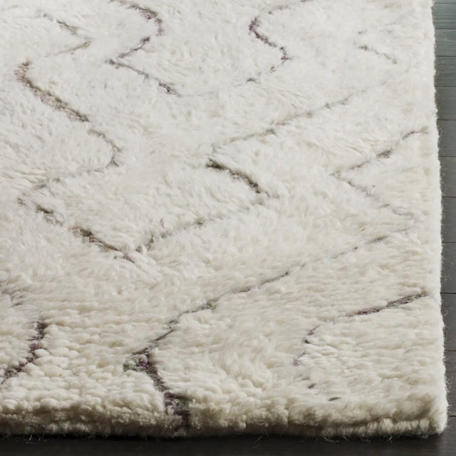 Safavieh Casablanca 5'-0" x 8'-0" Rug in Ivory / Multi