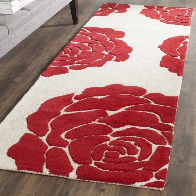 Safavieh Cambridge 2'-6" x 8'-0" Rug in Ivory / Red