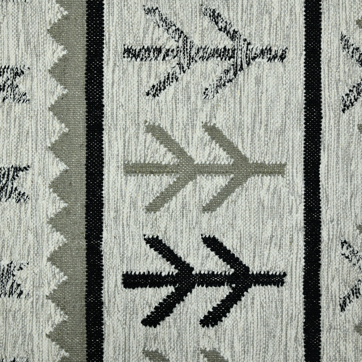 Amer Artifacts ARI-4 Ivory area rug - color swatch view