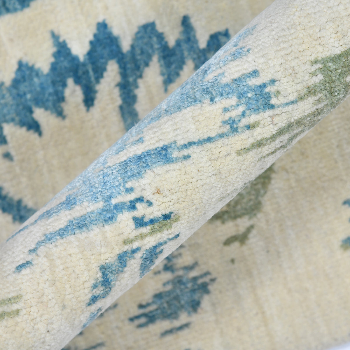 Amer Dazzle DAZ-3 Ivory area rug - color swatch view