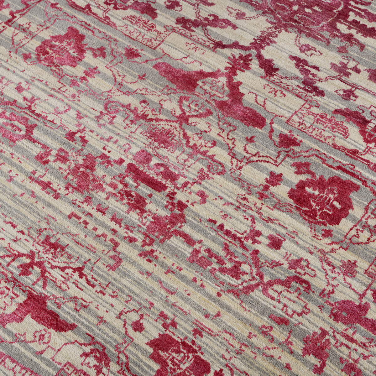 Amer Dazzle DQ(HS)-41A White Ivory / Strawberry area rug - close-up view