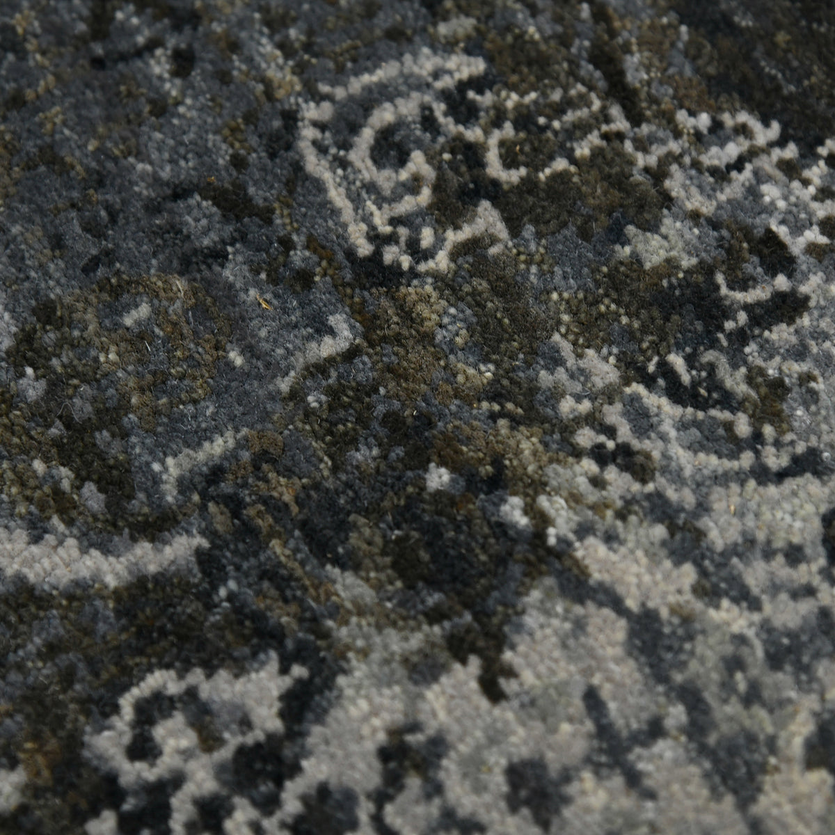 Amer Kohinoor KOH-11 Platinum area rug - close-up view