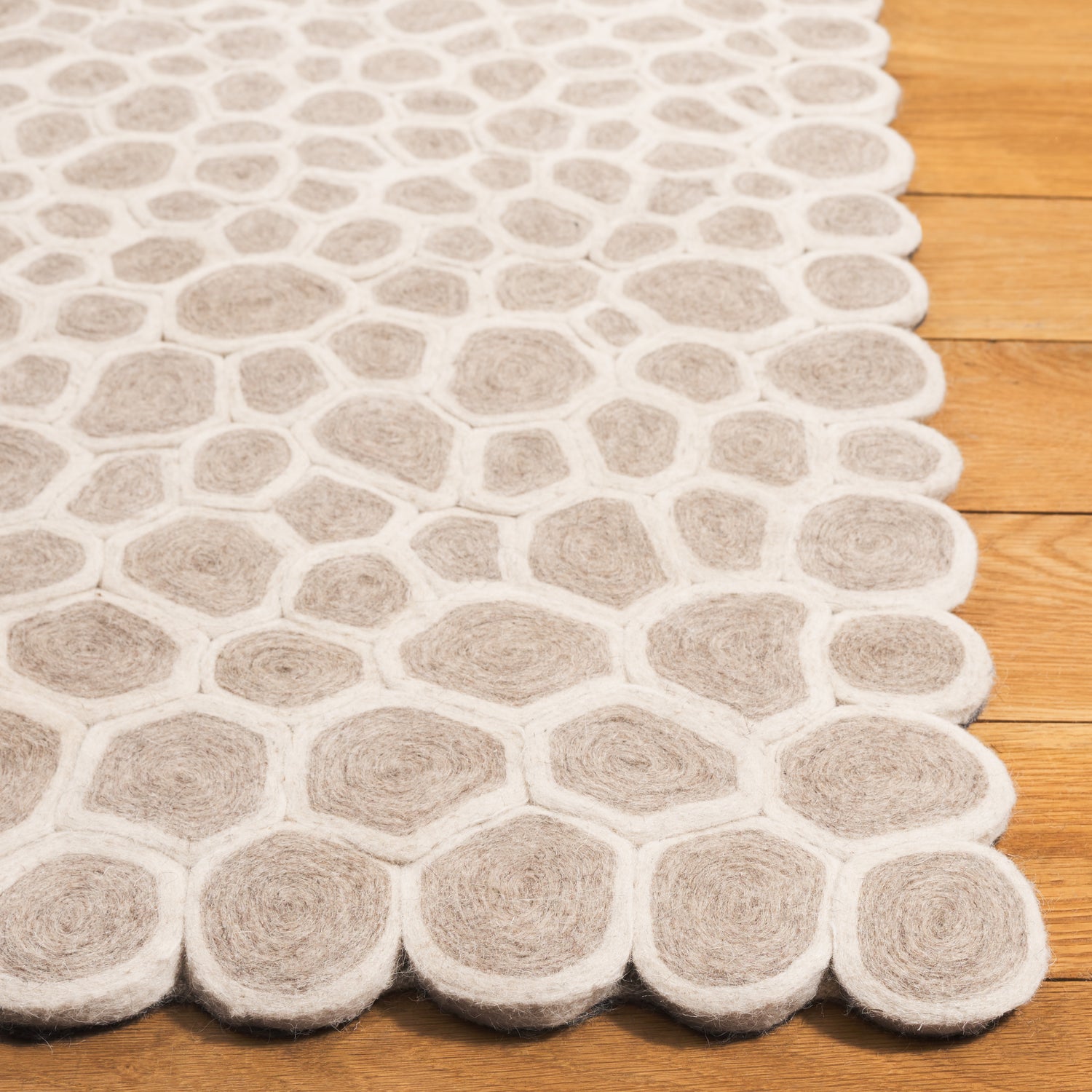 Safavieh Manhattan Man475B Beige/Brown Rug.