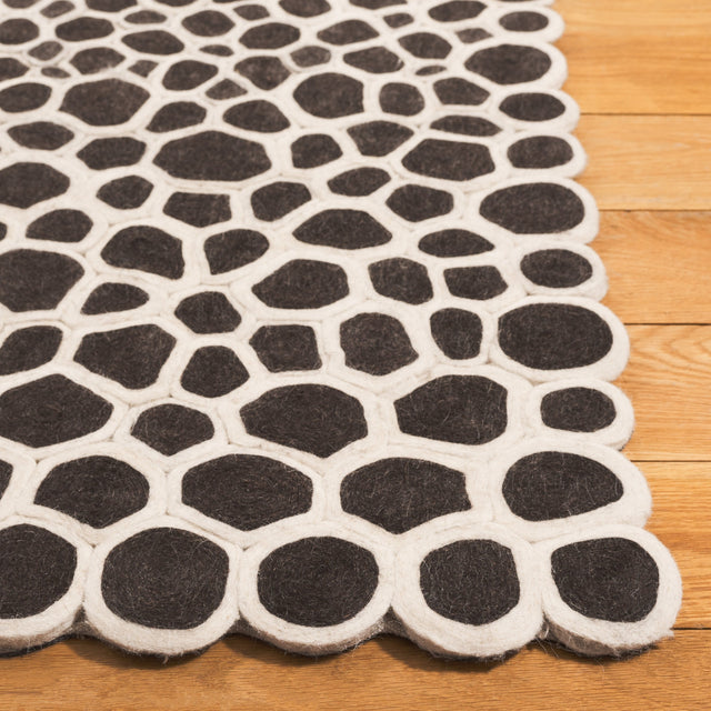 Safavieh Manhattan Man475H Charcoal/Ivory Rug.