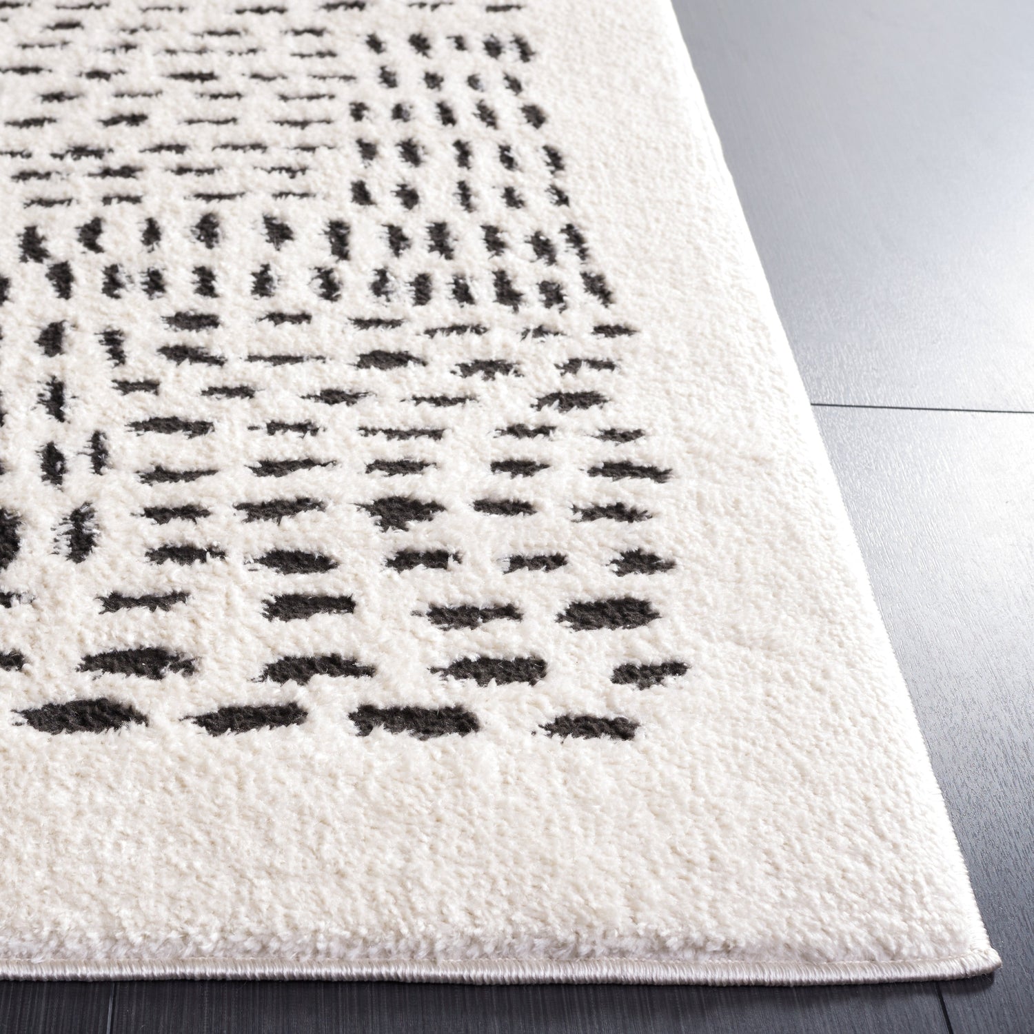 Safavieh Melody Mel132A Ivory/Black Rug.