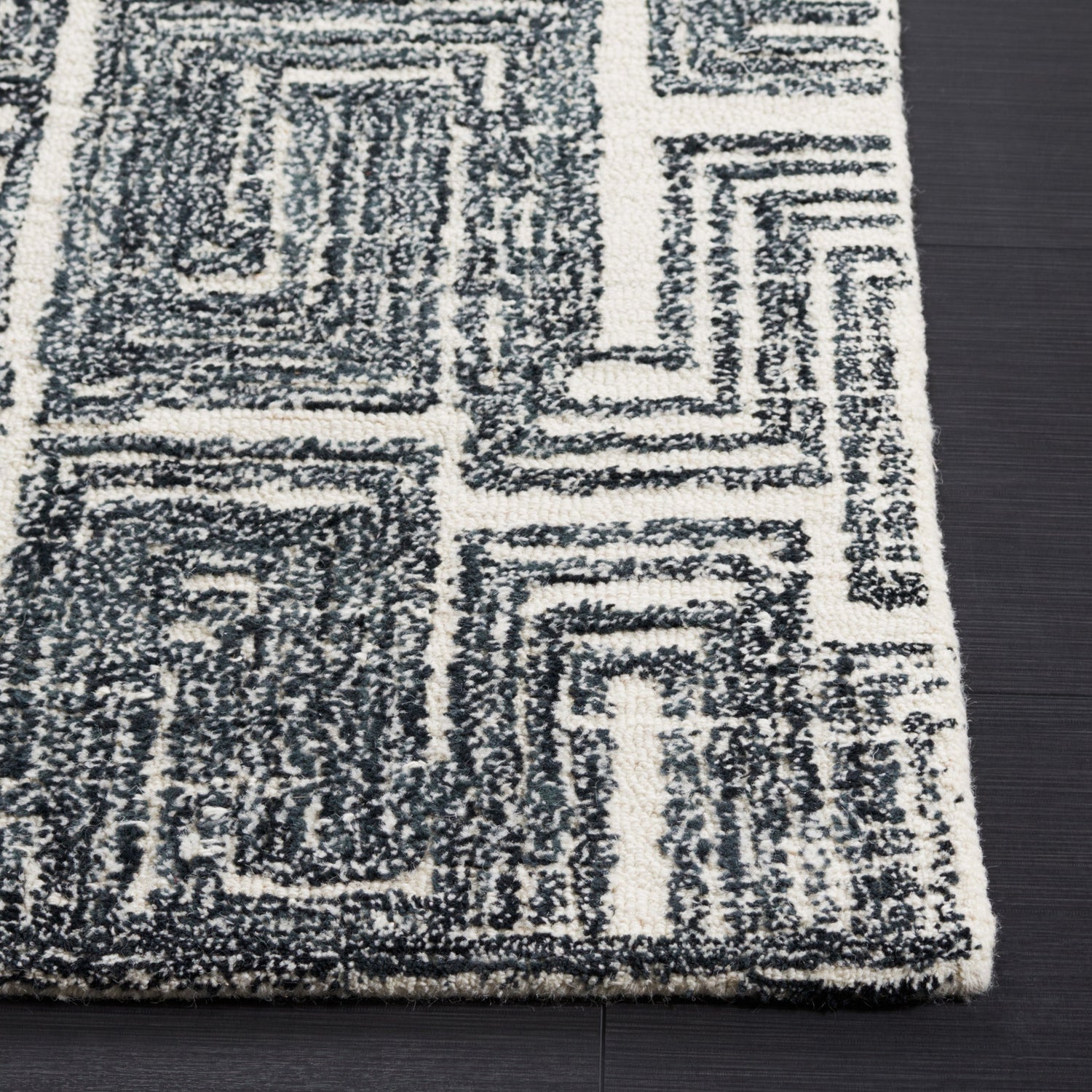 Safavieh Metro Met177Z Black/Ivory Rug.