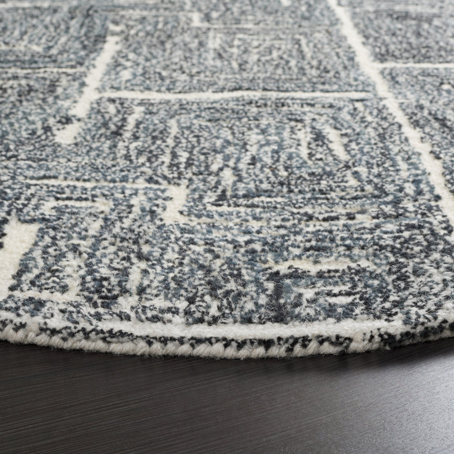 Safavieh Metro Met177Z Black/Ivory Rug.