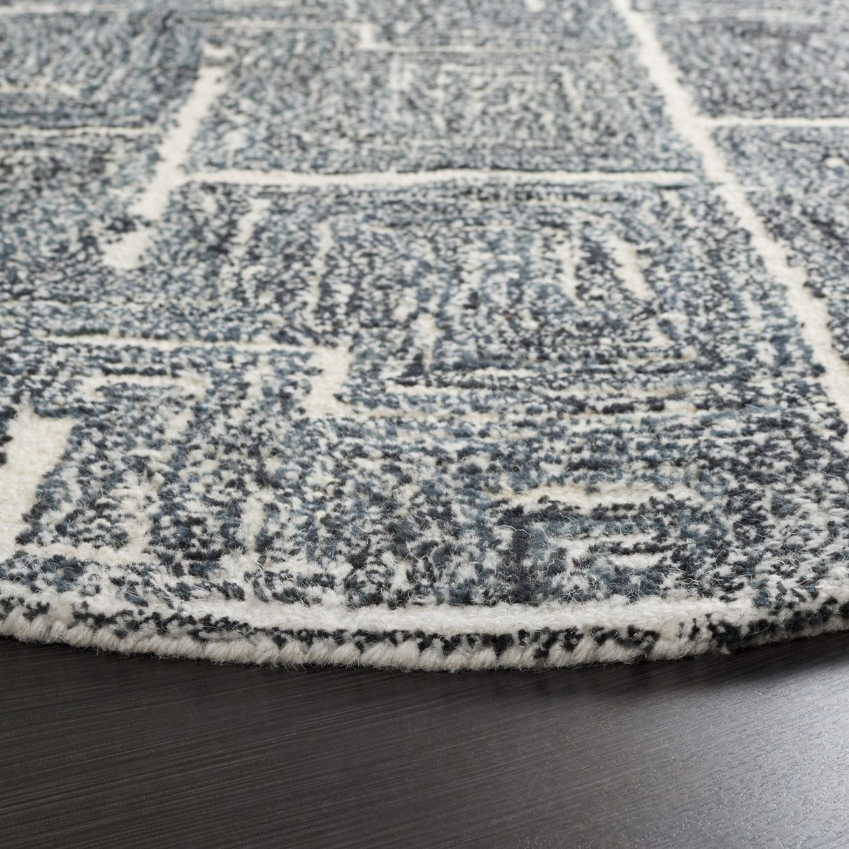 Safavieh Metro Met177Z Black/Ivory Rug.
