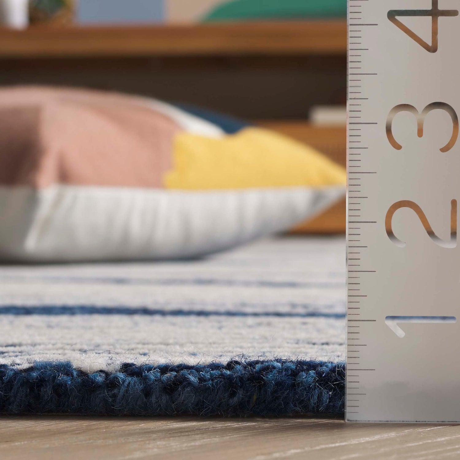 Safavieh Metro Met995N Navy/Ivory Rug.