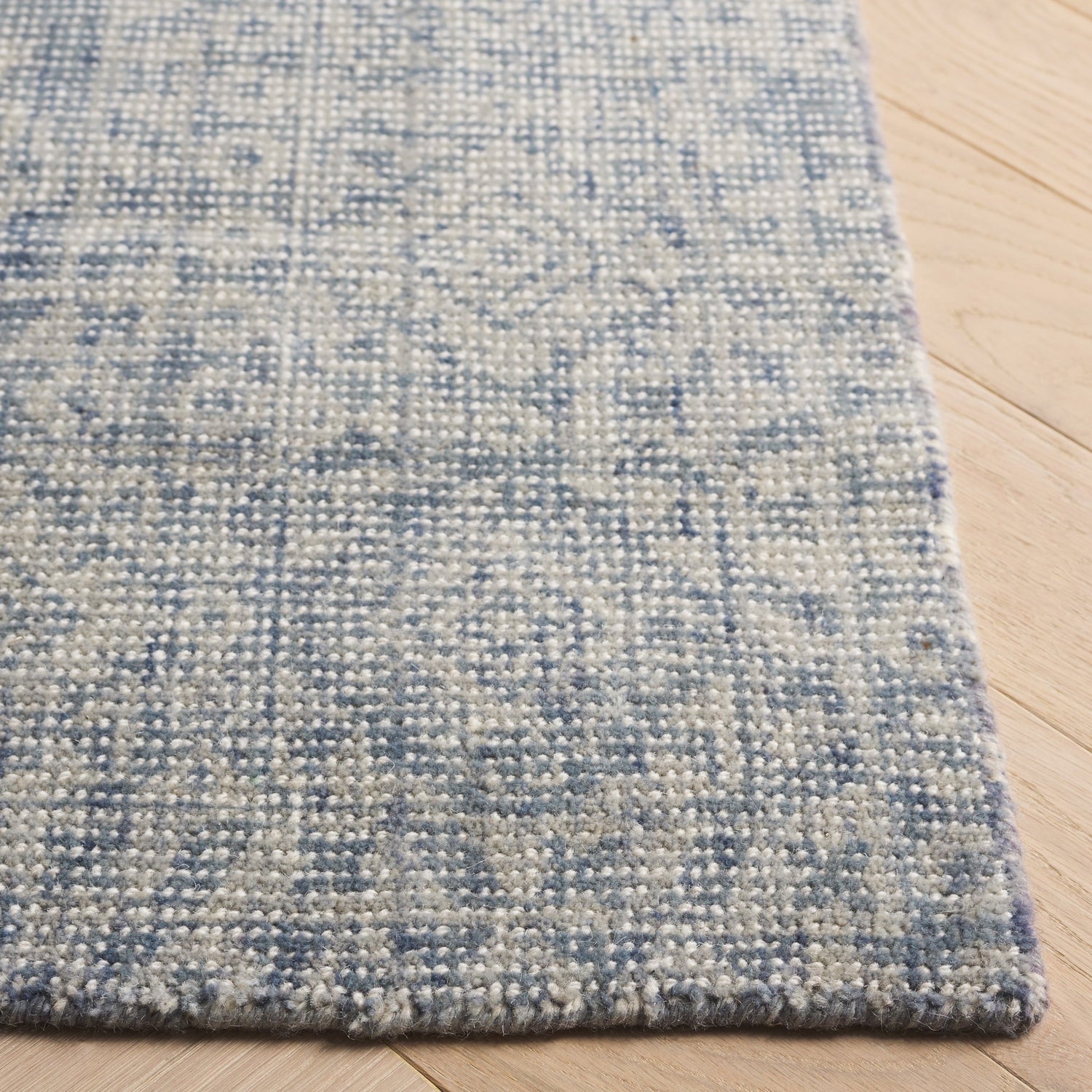 Safavieh Maharaja Mhj302M Blue Rug.