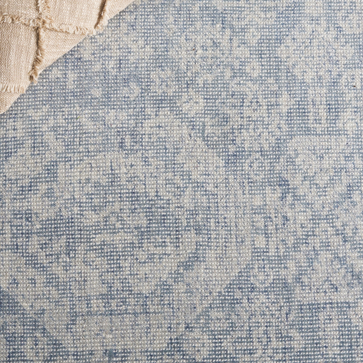 Safavieh Maharaja Mhj302M Blue Rug.