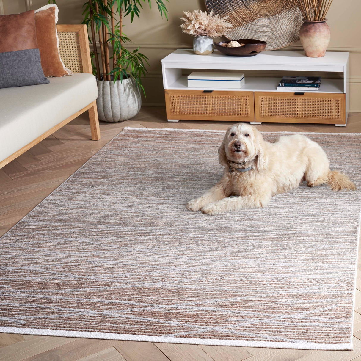 Safavieh Mila Mil222B Beige/Grey Rug.