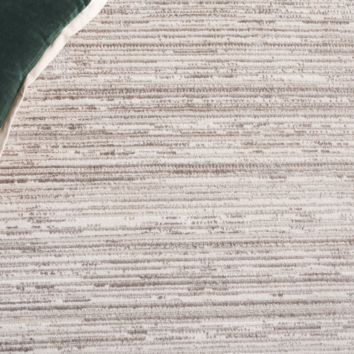 Safavieh Mila Mil224F Grey/Ivory Rug.