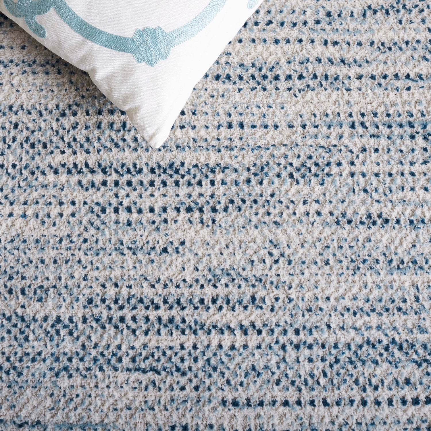 Safavieh Mila Mil226M Blue/Ivory Rug.