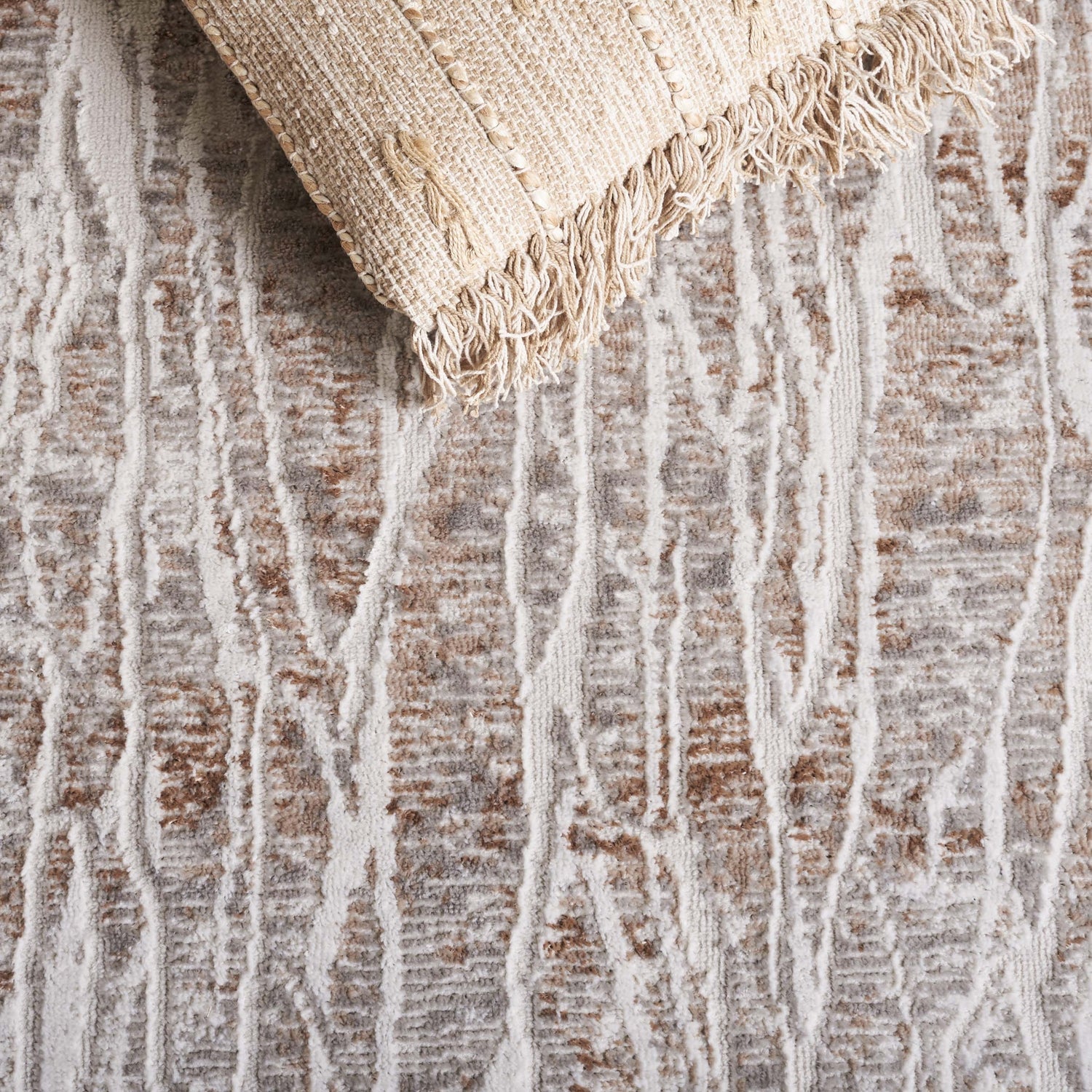 Safavieh Mila Mil232B Beige/Grey Rug.